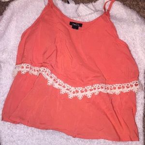 Coral tank top with lace trim 😍